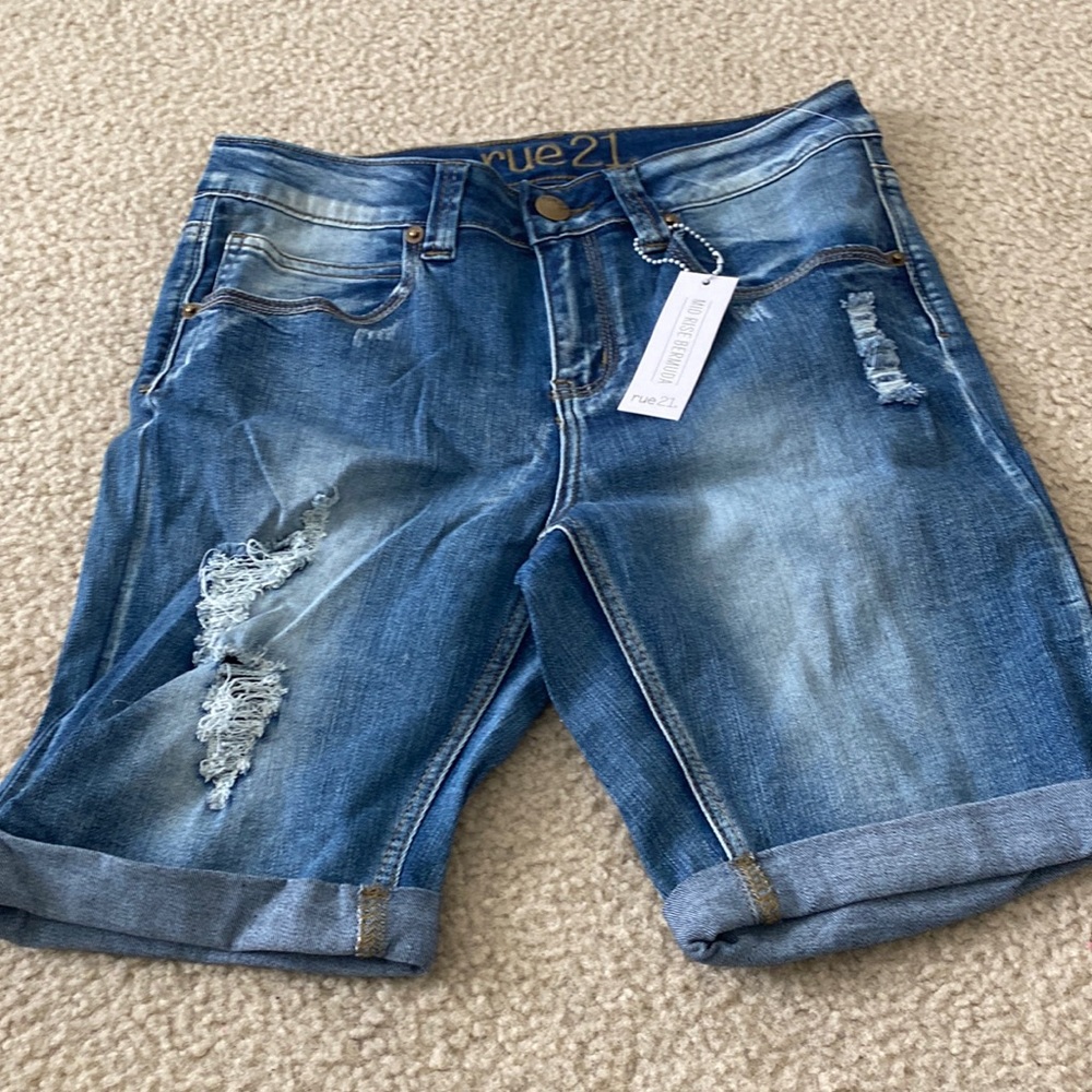 Rue 21 mid rise Bermuda shorts
